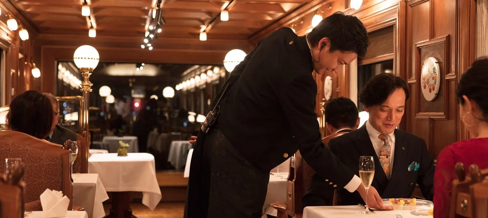 D&icirc;ner gastronomique kaiseki dans la voiture-restaurant du Seven Stars in Kyushu